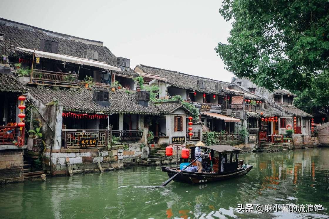 始建于公元366年的莫高窟，坐落于河西走廊西部的尽头